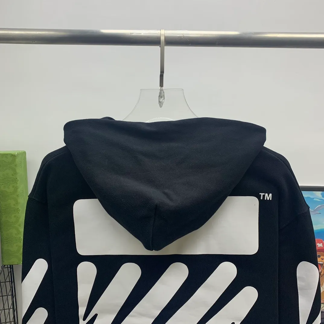 Top tested version OFF-WHITE OW black and white graffiti brush wavy pattern zebra crossing ECG men's and women's loose T-shirt unisex zipper hoodie sweatshirt After the ECG series, the tiger stripe pattern appears again. This may be another simple and luxurious new model after the merger with LV. Awesome black and white color scheme, new artistic derivation of signature elements, and simple fashion style is remarkable. Small dropped shoulders, slightly wide style, suitable for both men and women.  Imported glue technology, extremely strong. 21 brand new washable collar label tags, customized one to one. The fabric is 480g double-ply double-yarn terry fabric, which is full of drape and smooth to the touch. A must-have for fall and winter!  Color: Black Size: XS-L P:410
